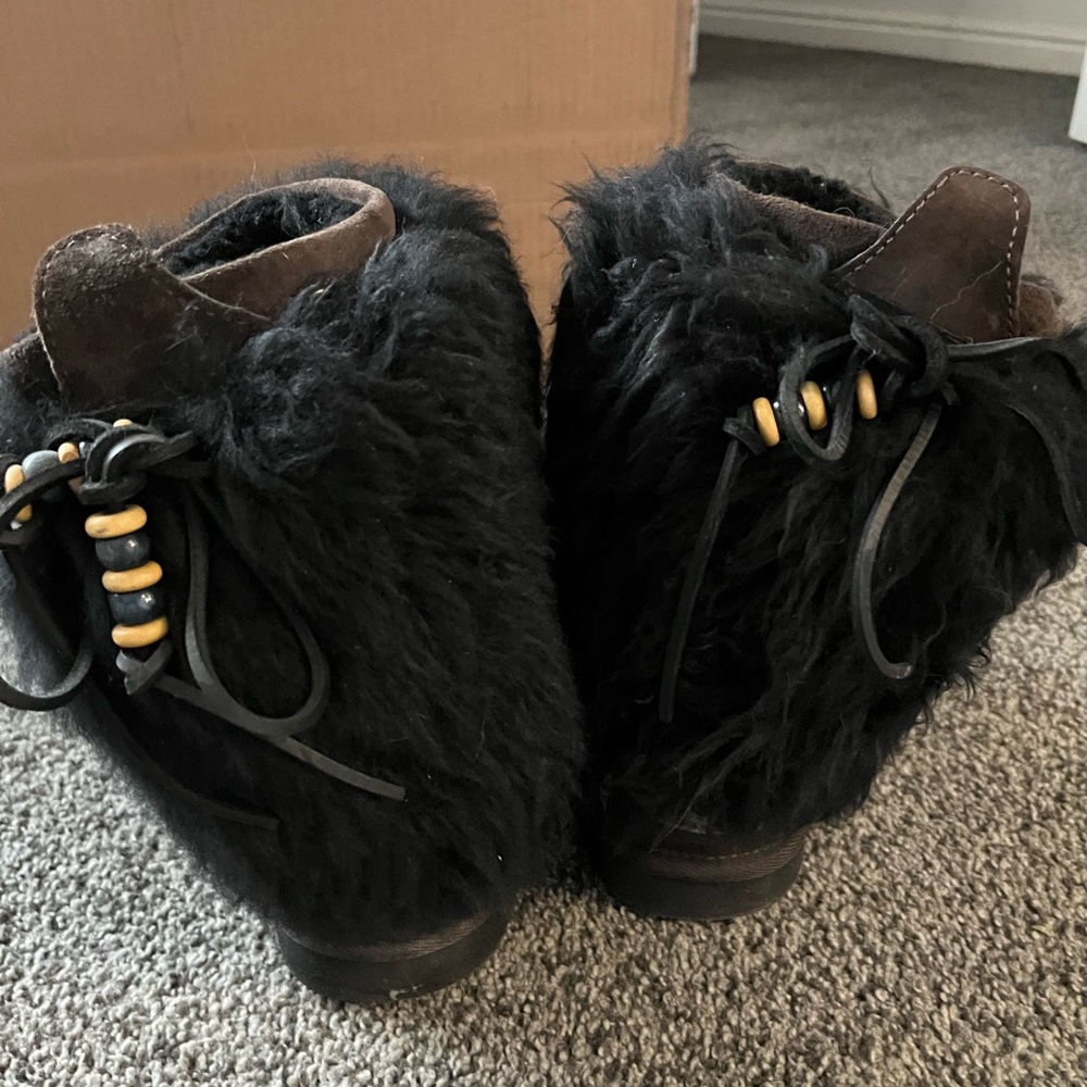Furry uggs - Picture 2 of 3